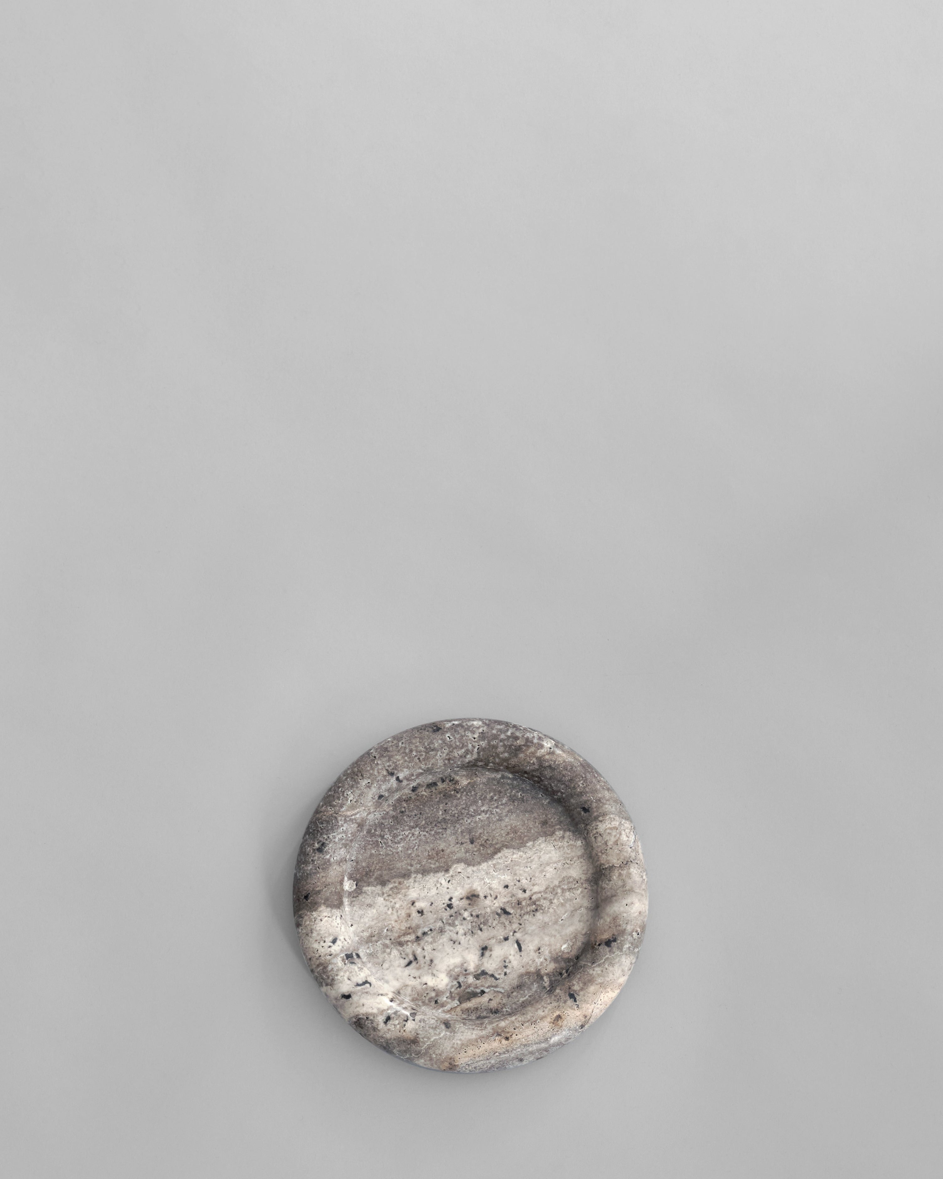Enkei Tray, Mini in Earth (Silver Travertine), round stone tray – 101 Copenhagen.