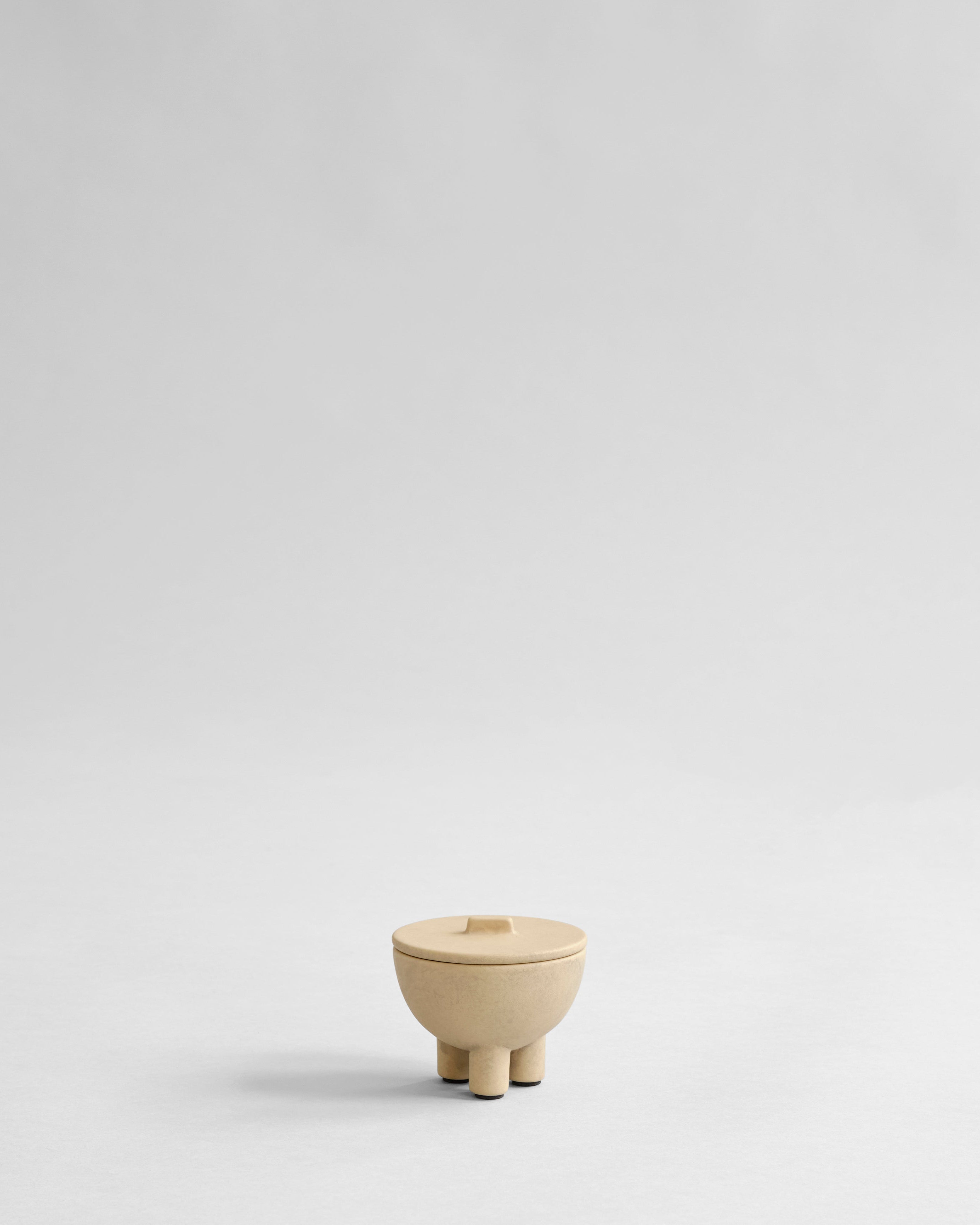 Duck Jar, Mini in Sand color, hand-glazed ceramic jar with three-legged base – 101 Copenhagen.