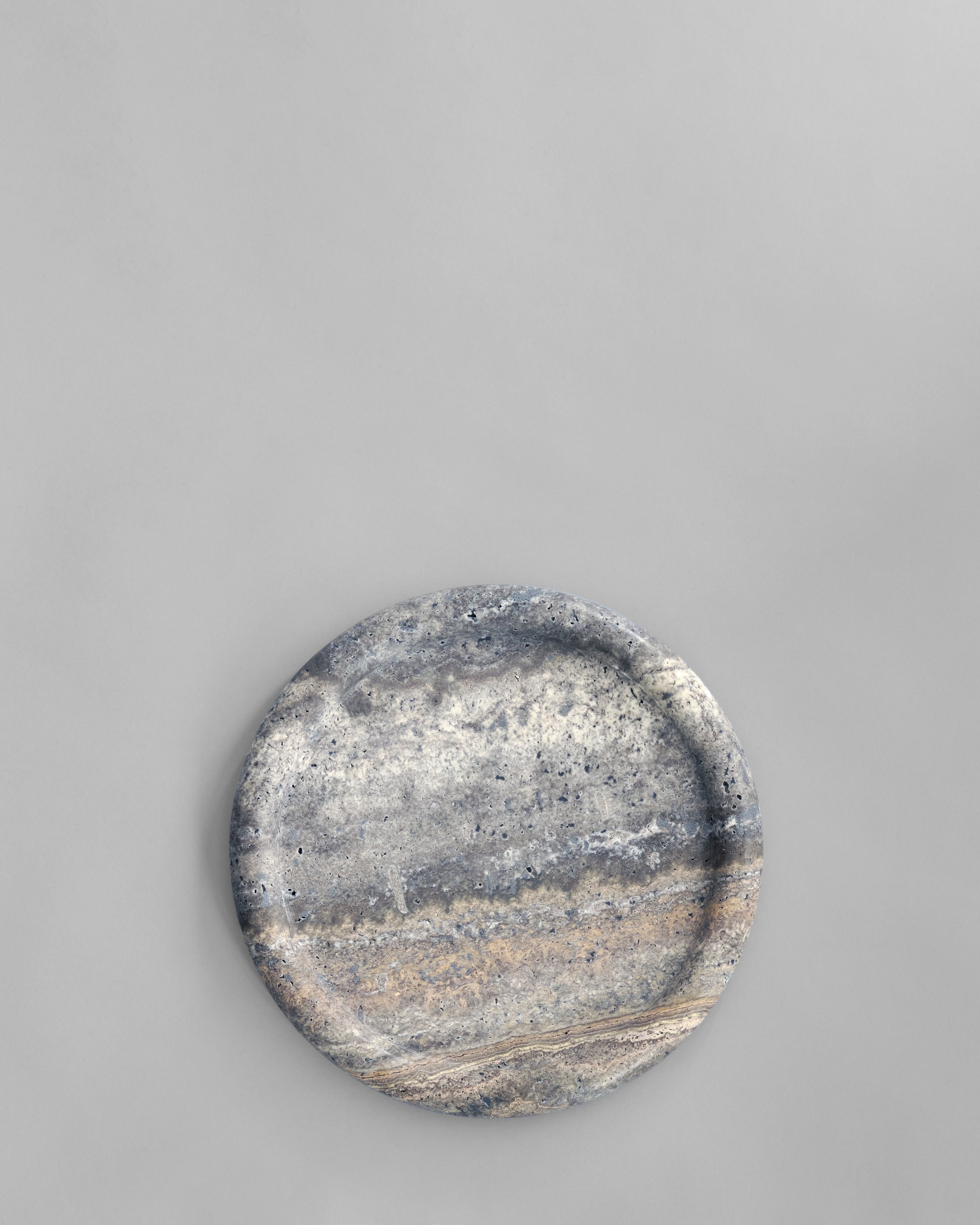 Enkei Tray, Medio in Earth (Silver Travertine), round stone tray – 101 Copenhagen.