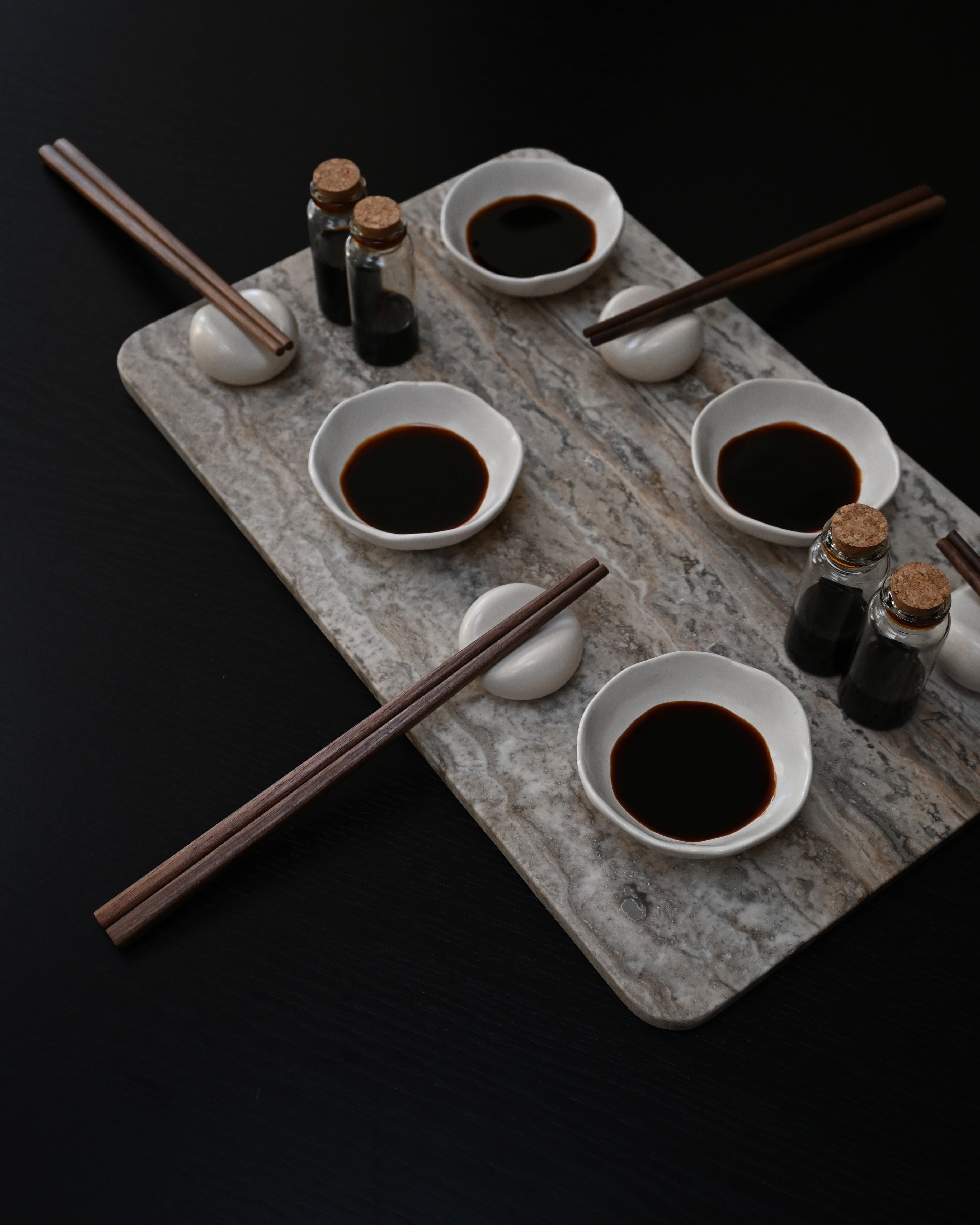 Edge detail and surface texture of Enkei Tray Rectangular, Medio – 101 Copenhagen.