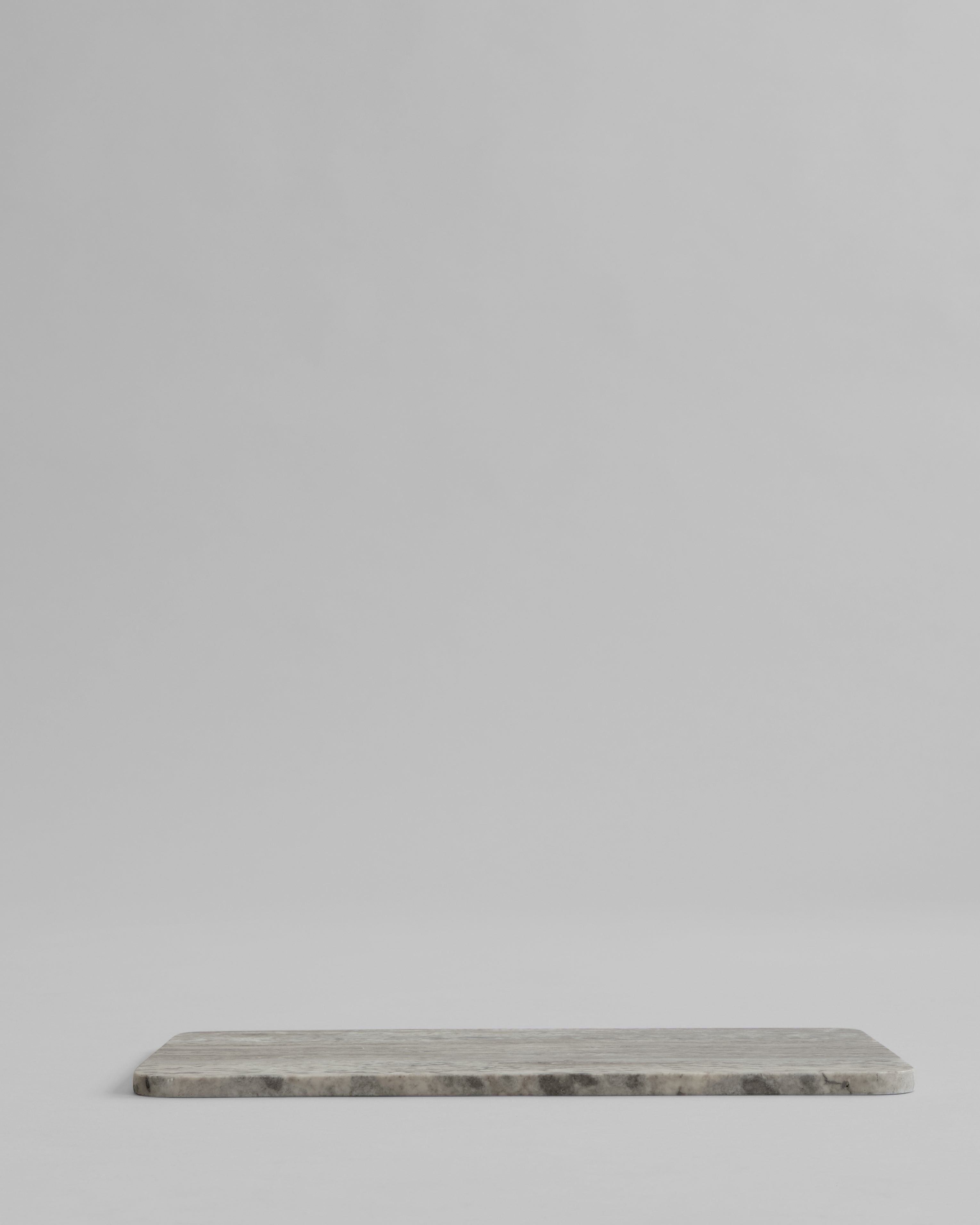 Edge detail and side view of Enkei Tray Rectangular, Medio – 101 Copenhagen.